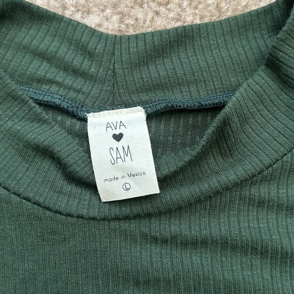 Green short dress - Picture 2 of 2